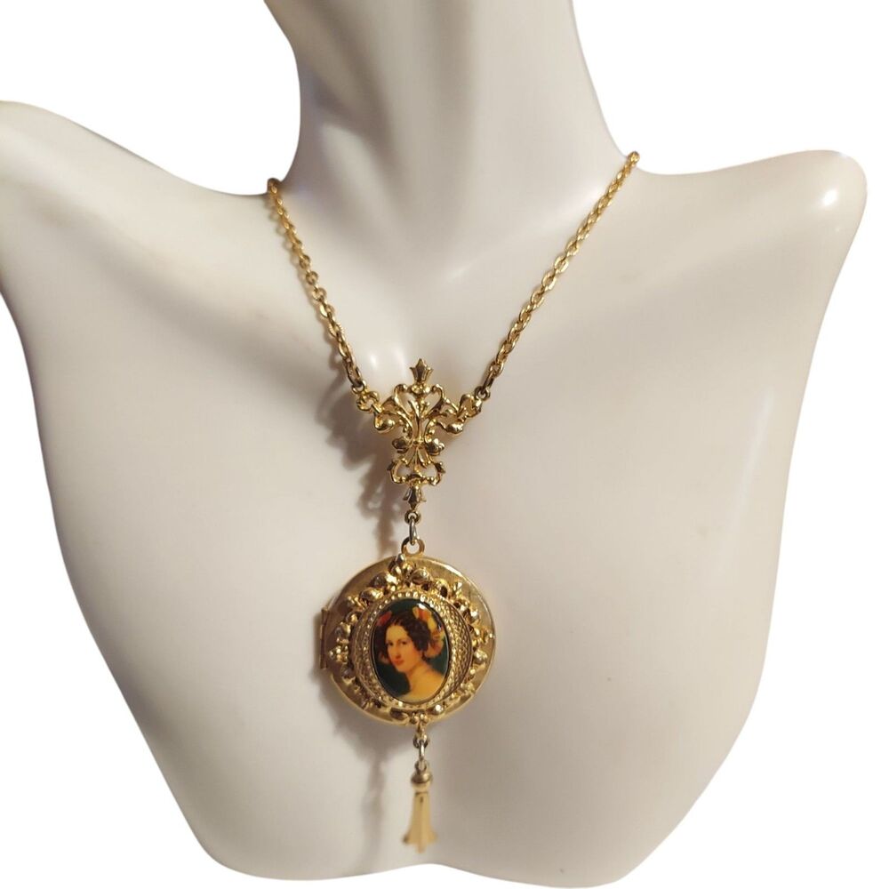Pendant Locket 60s Vtg Necklace Victorian Style 22" Pendant 3 1/4"